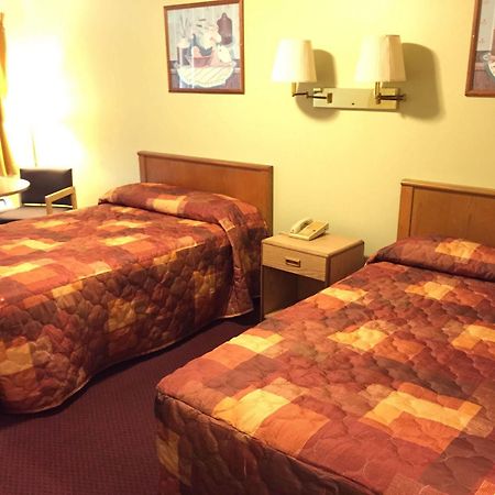 Sebring Inn Bagian luar foto