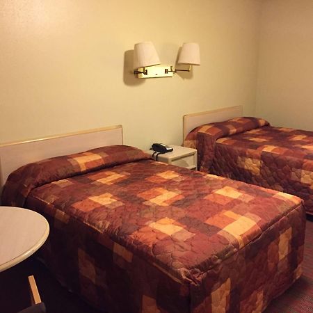 Sebring Inn Bagian luar foto