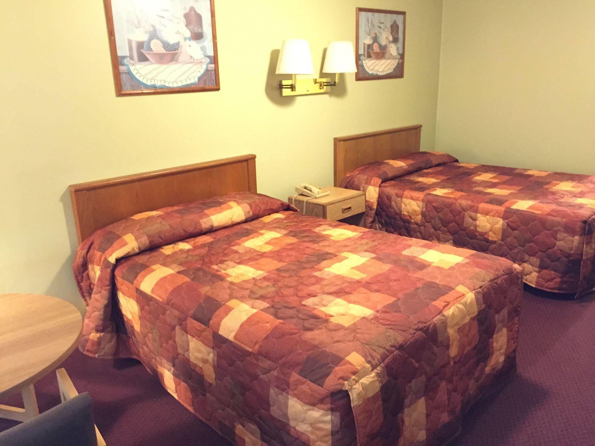 Sebring Inn Bagian luar foto