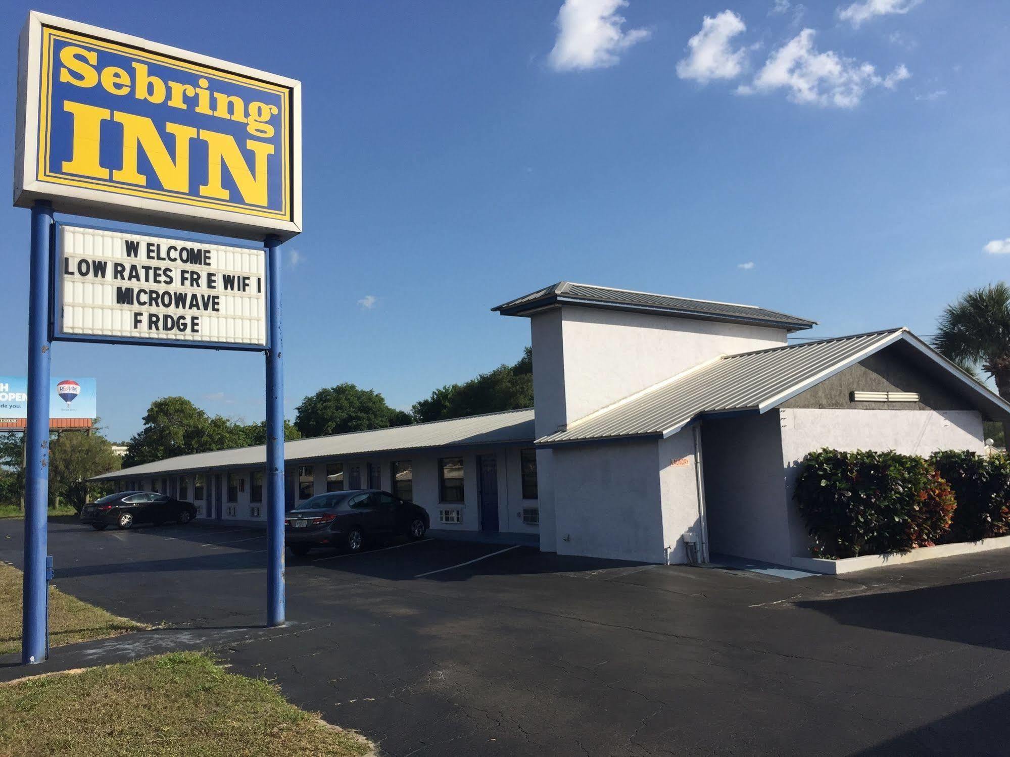 Sebring Inn Bagian luar foto