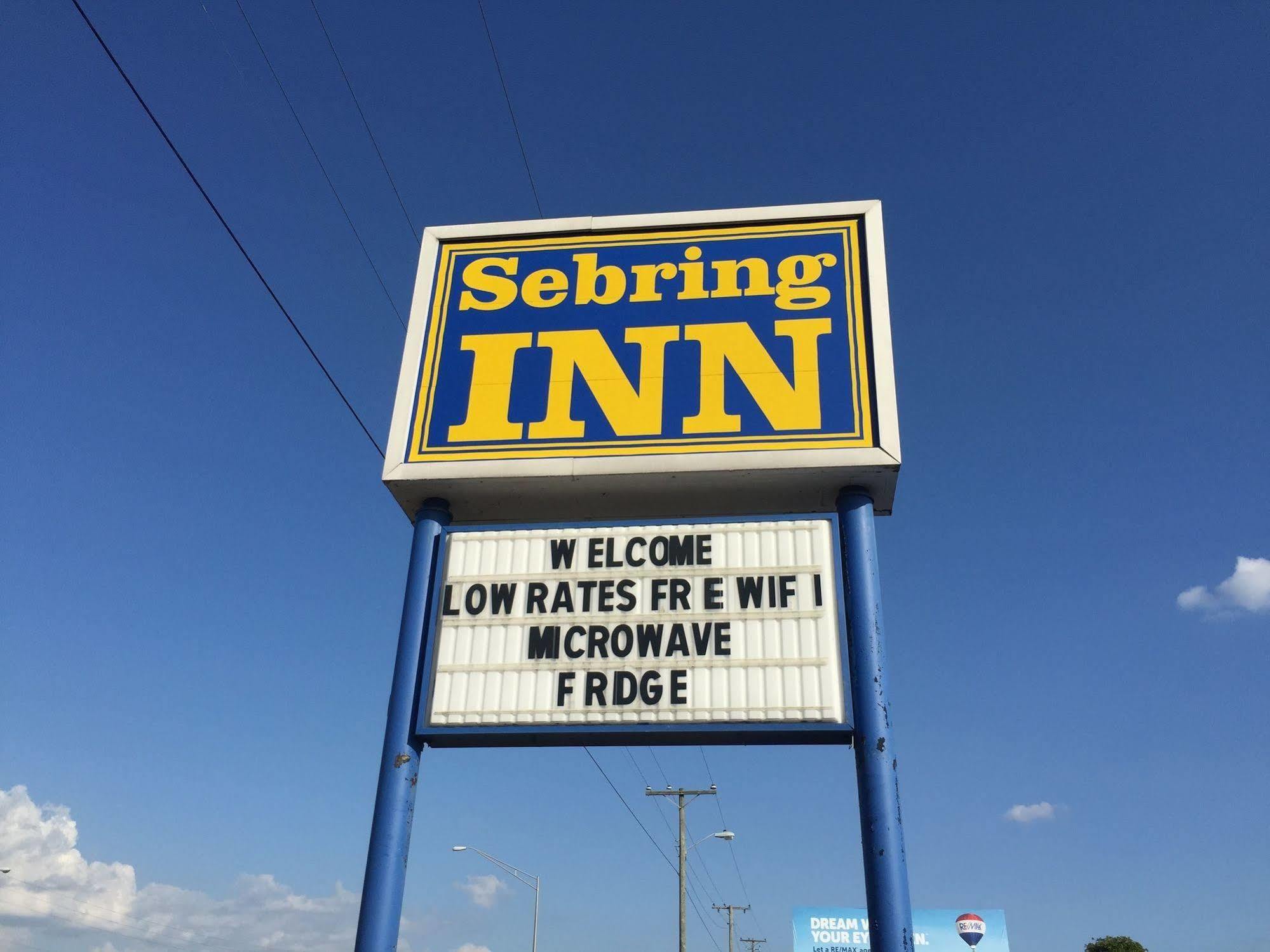 Sebring Inn Bagian luar foto
