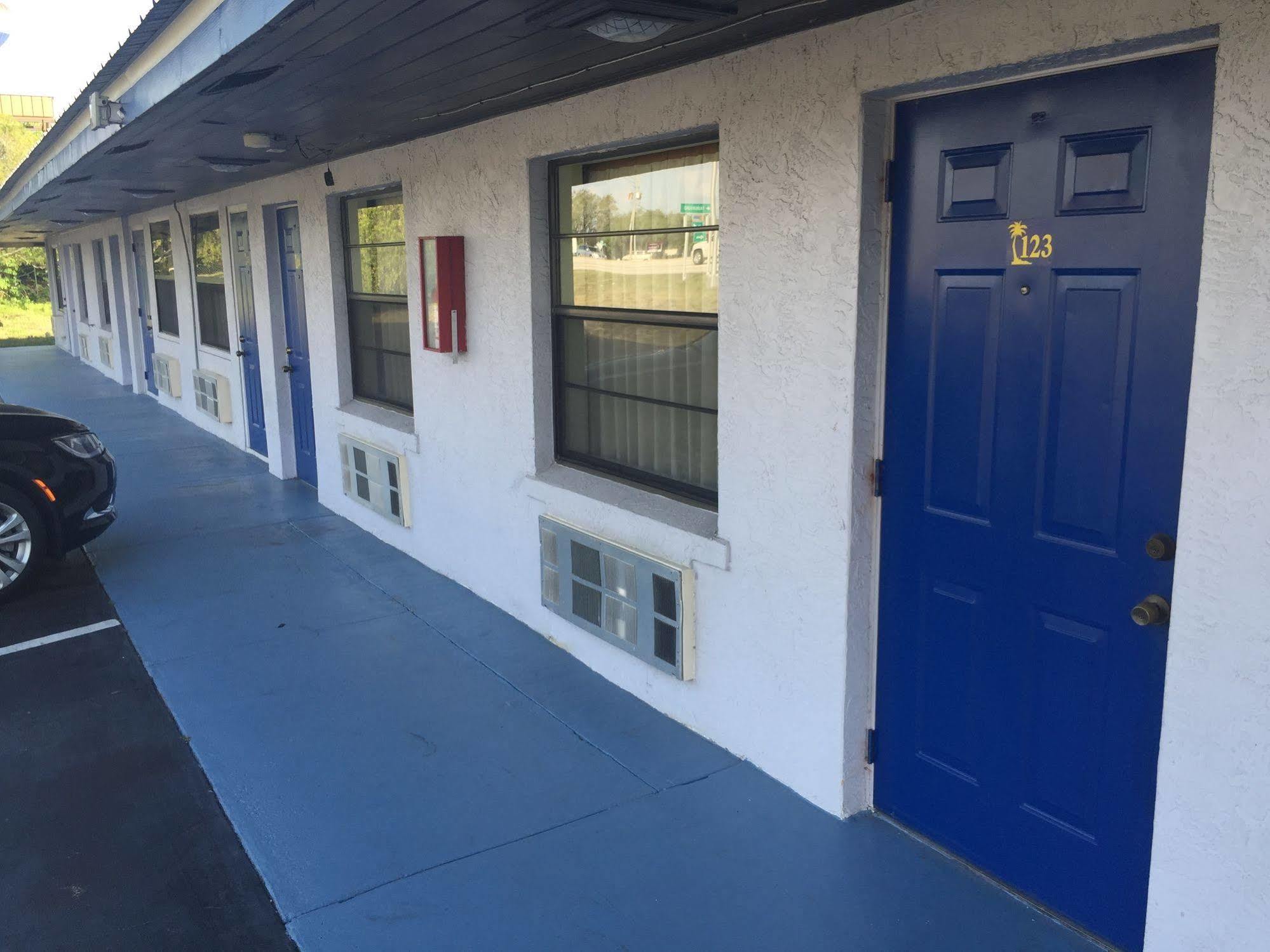 Sebring Inn Bagian luar foto