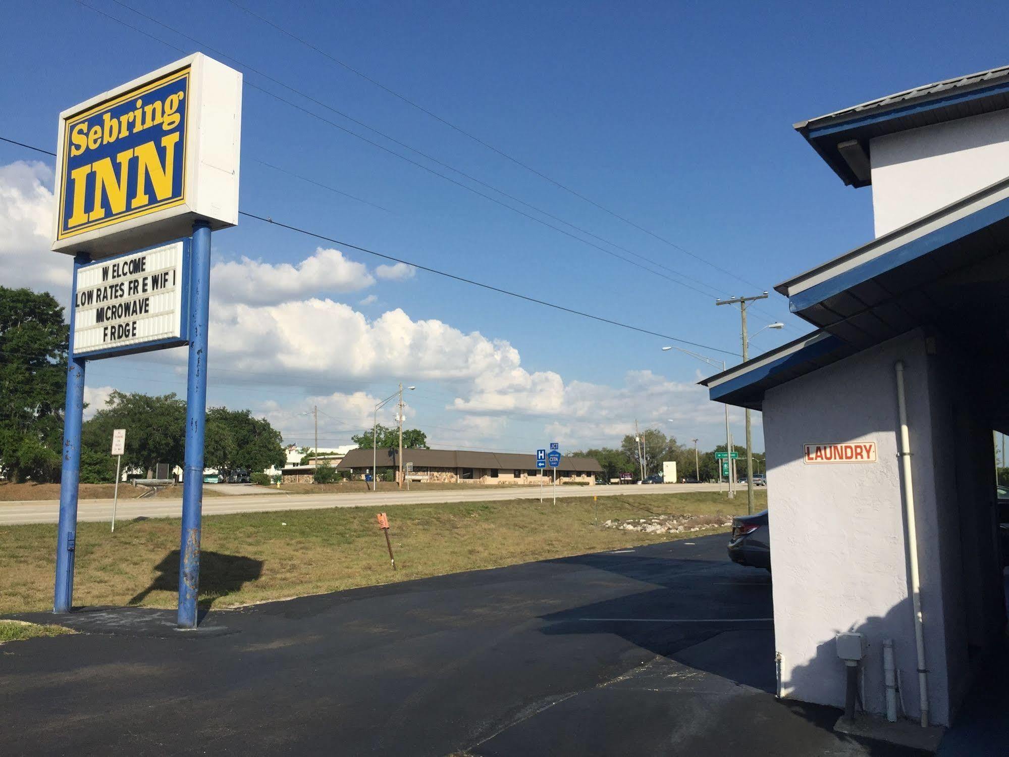 Sebring Inn Bagian luar foto